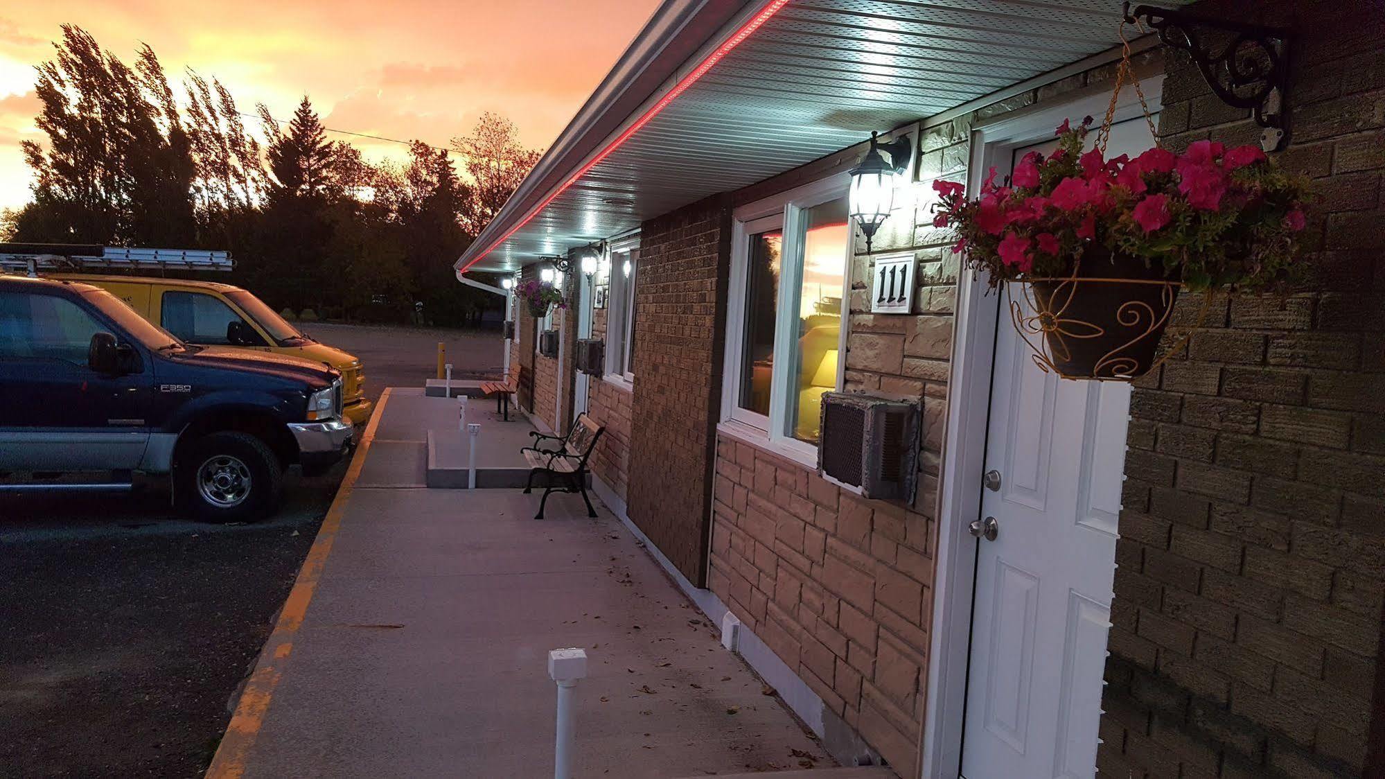 Westway Inn Motel Neepawa 외부 사진